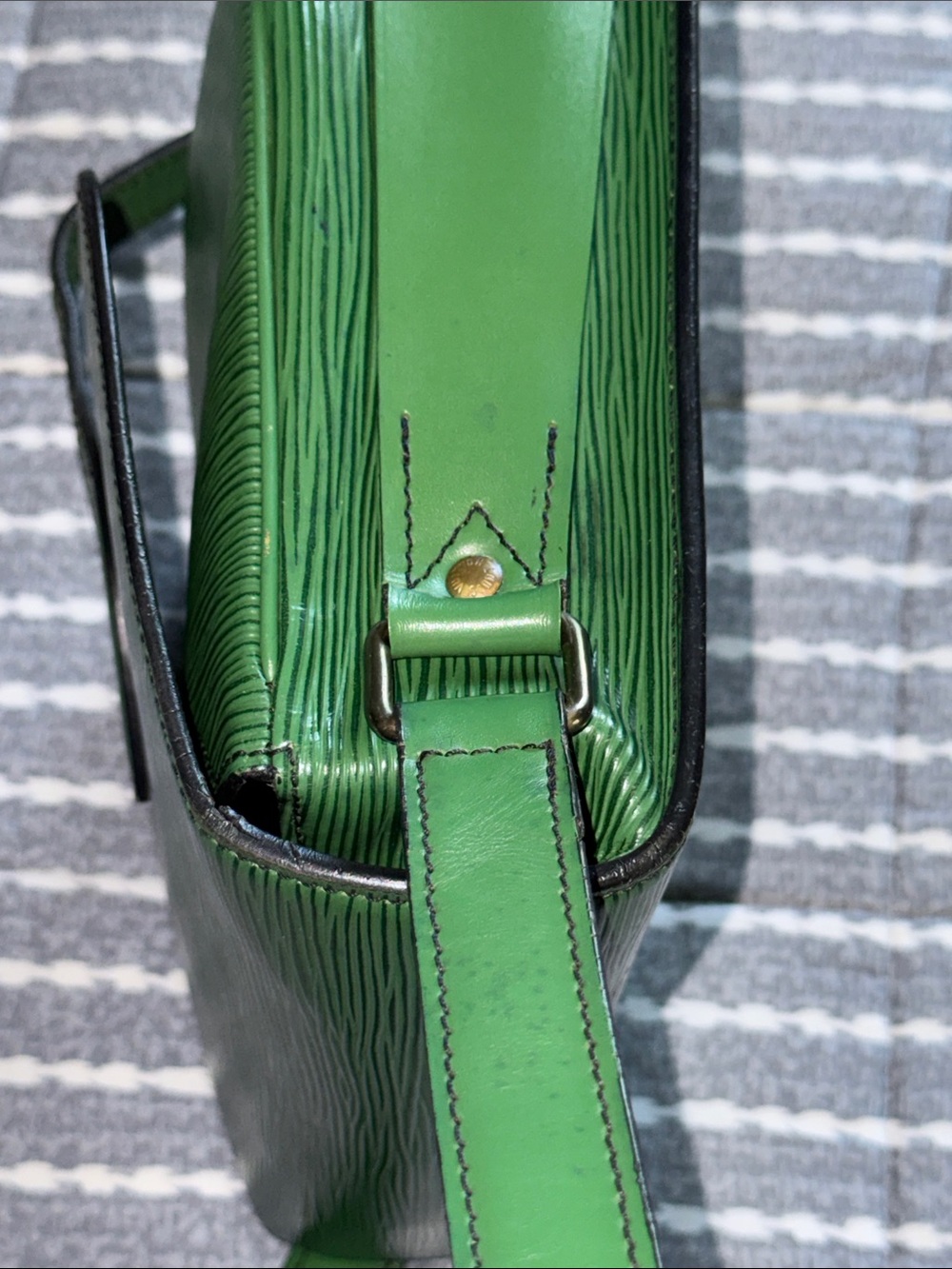 LOUIS VUITTON Epi leather Cartouchiere MM Shoulder Bag Green - Picture 6 of 9